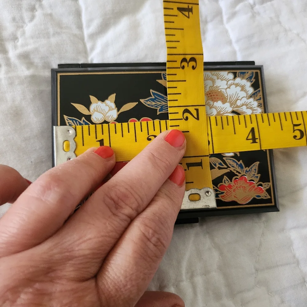 VTG Tissue Case with Makeup Mirror - Picture 7 of 8